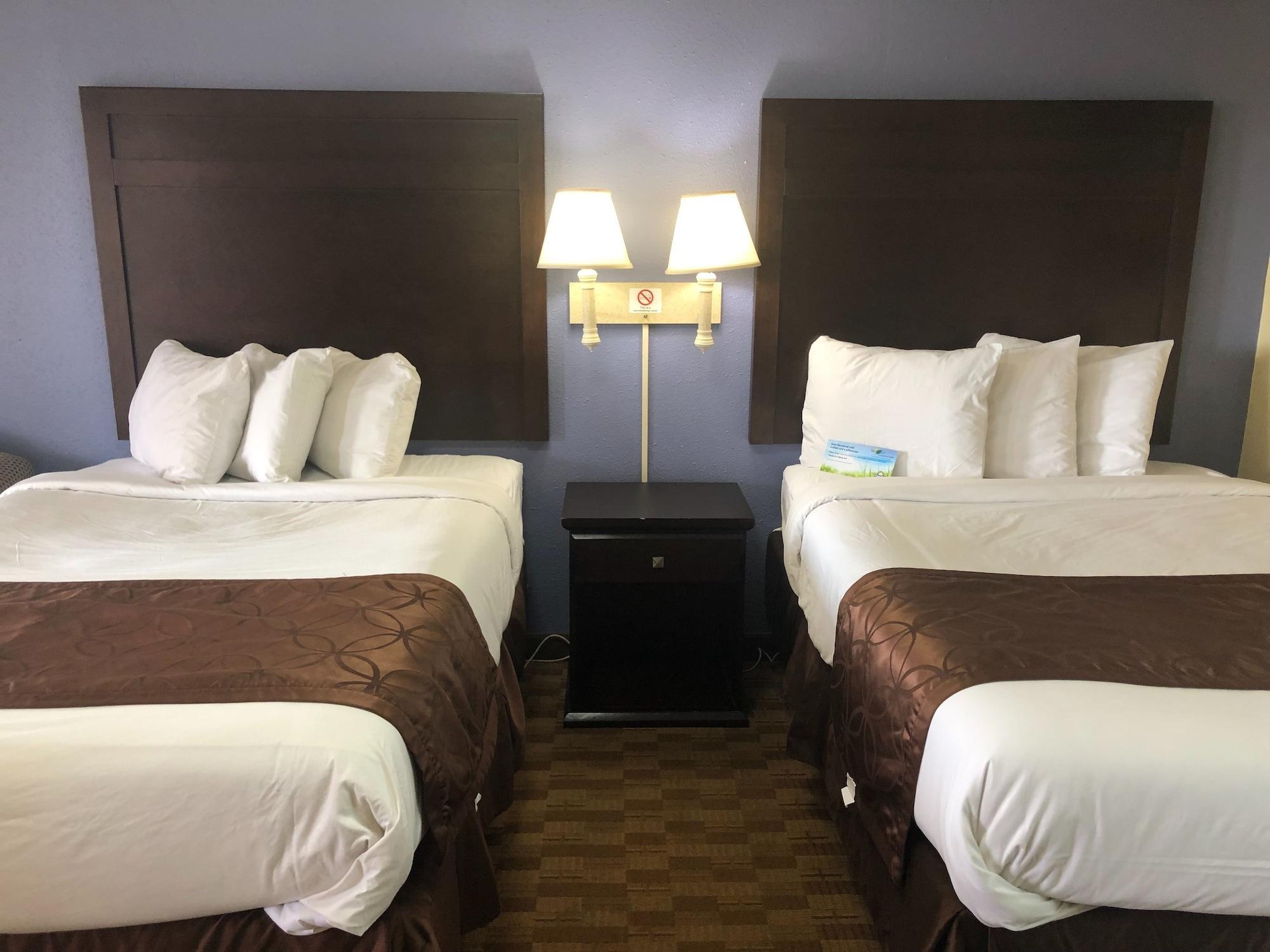 Days Inn By Wyndham Lake Charles Bagian luar foto